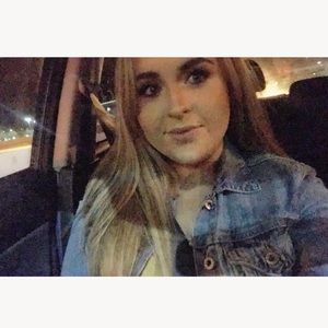 Meet your Posher, Courtney